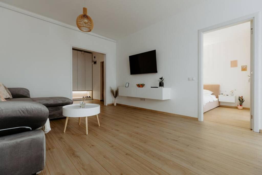 Nest Inn Oasis Residence Baia Mare Buitenkant foto